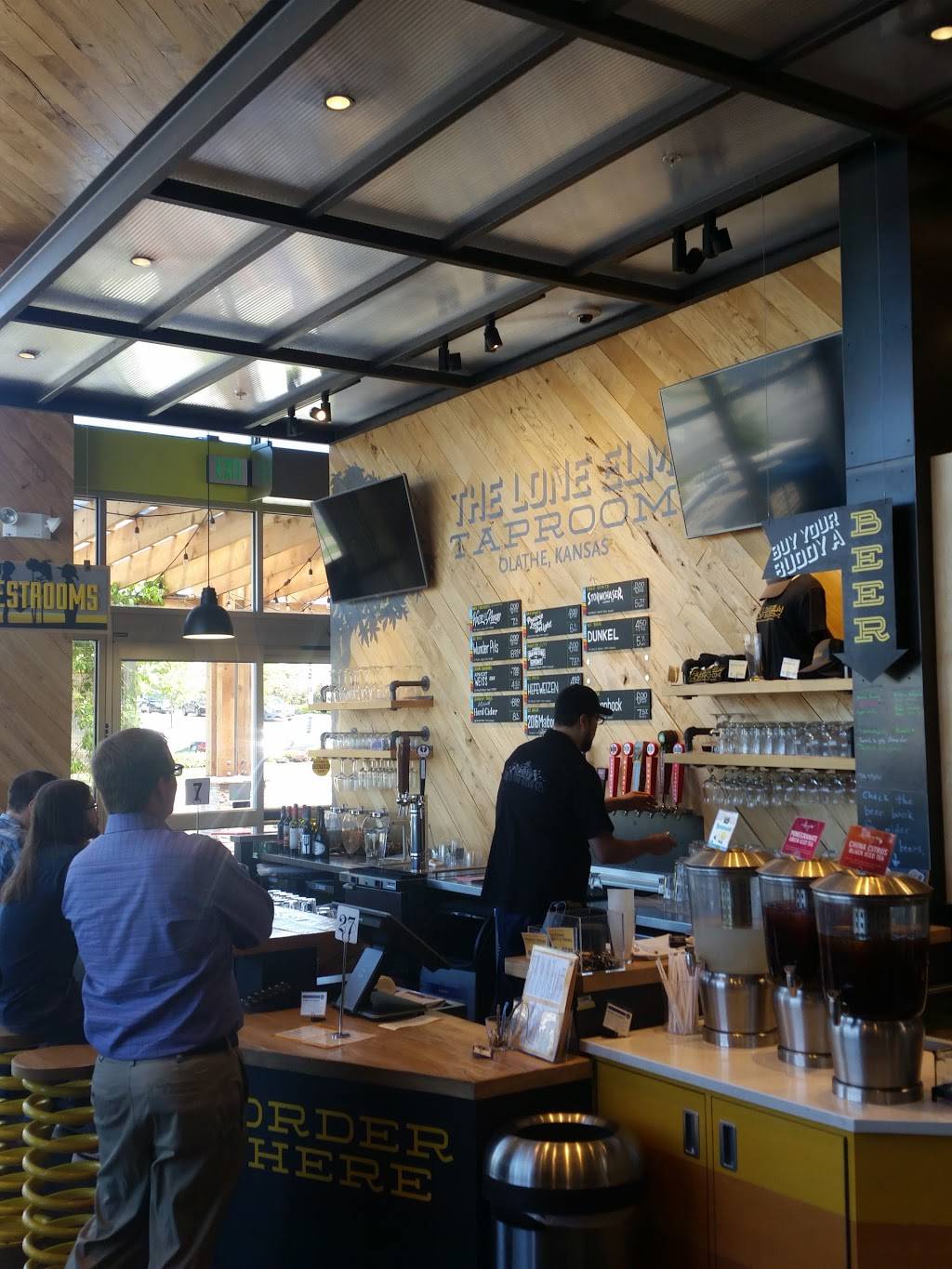 Lone Elm Taproom | restaurant | 14615 W 119th St, Olathe, KS 66062, USA | 9137645656 OR +1 913-764-5656