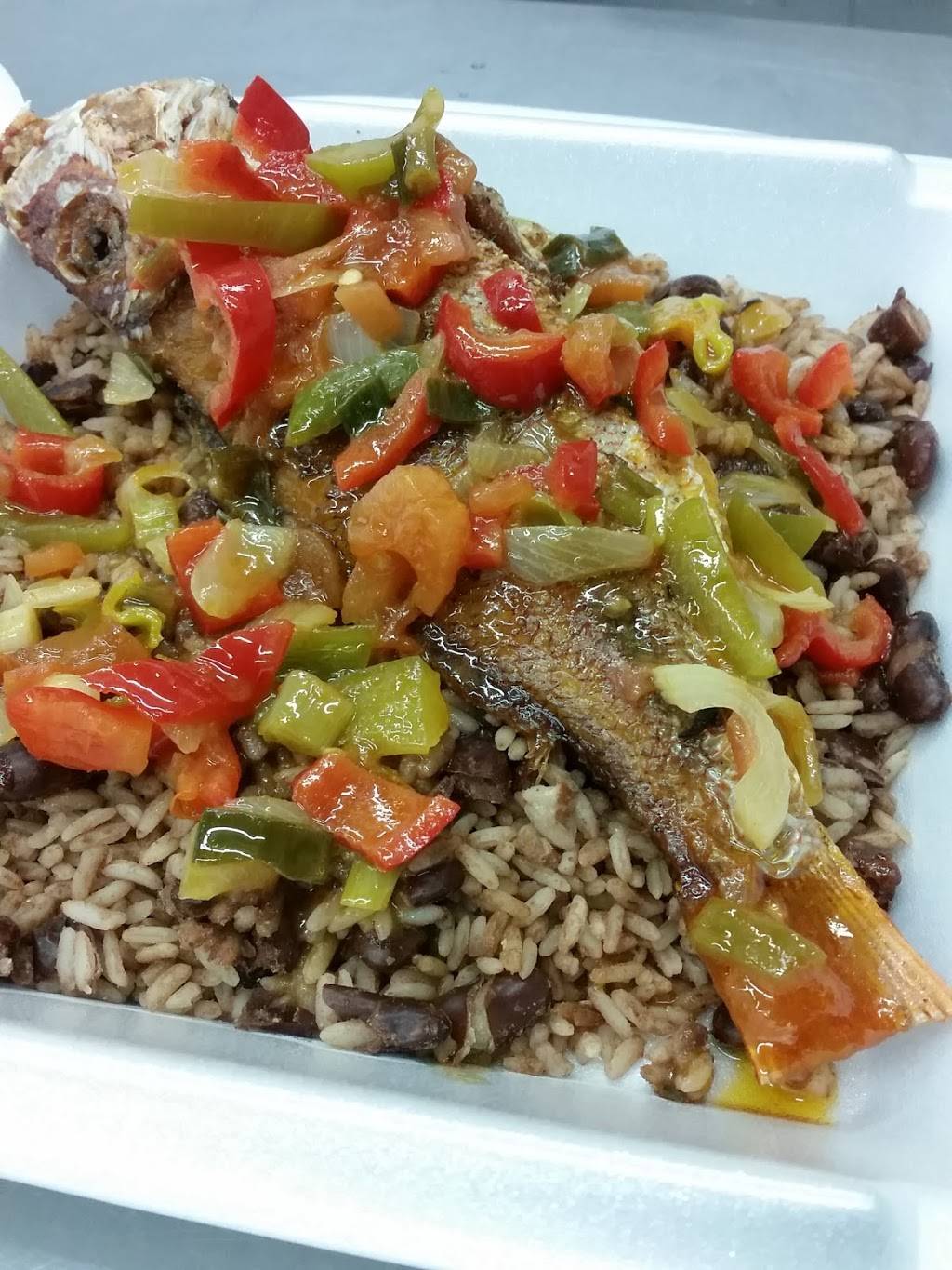 Roses Halal Kitchen | restaurant | 1960 Lawrence Ave E, Scarborough, ON M1R 2Z1, Canada | 4167314142 OR +1 416-731-4142