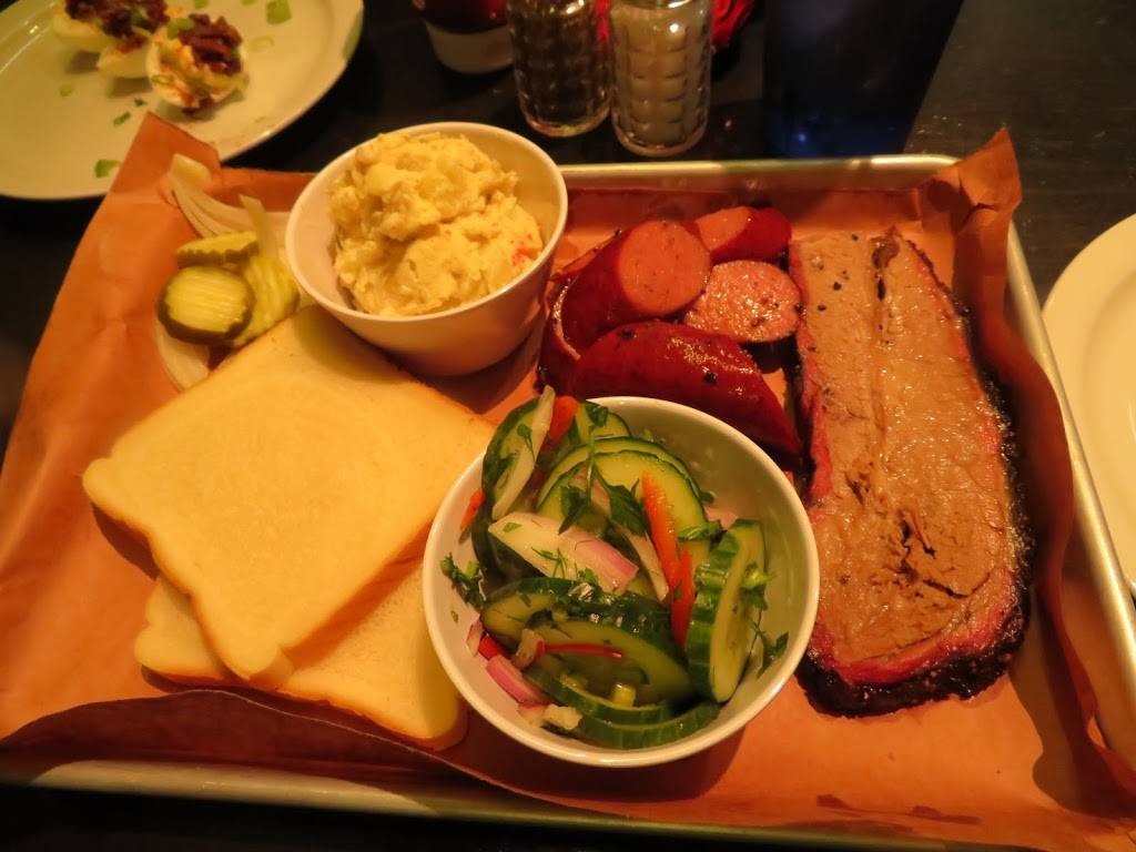 Liberty Barbecue | restaurant | 103 E Main St, Round Rock, TX 78664, USA | 5124336330 OR +1 512-433-6330