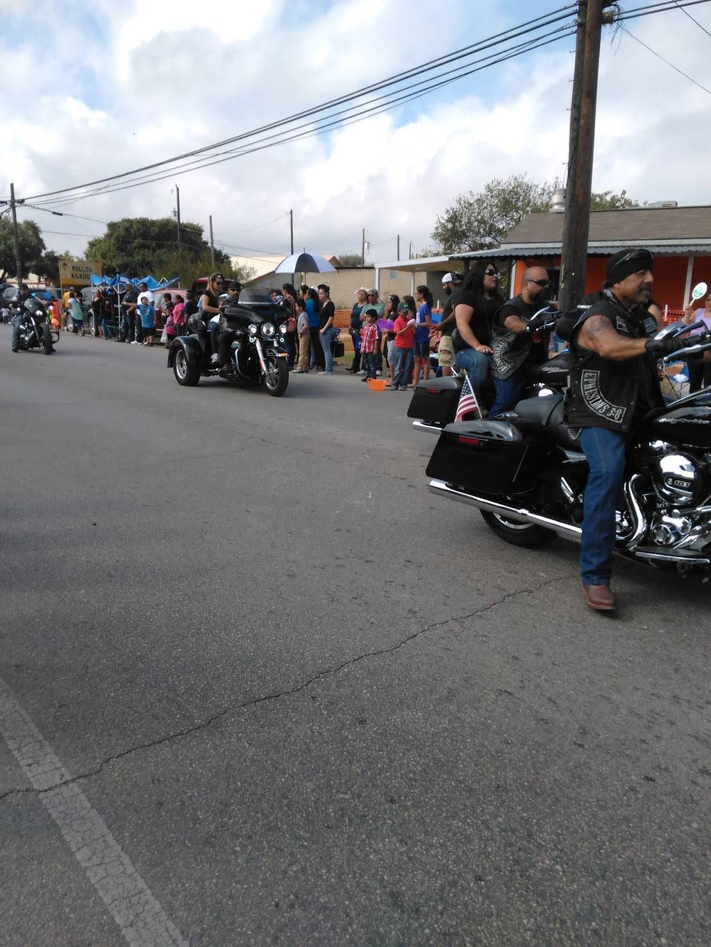 El Gallo Mexican Restaurant | restaurant | 19914 Somerset Rd, Somerset, TX 78069, USA | 8304293413 OR +1 830-429-3413