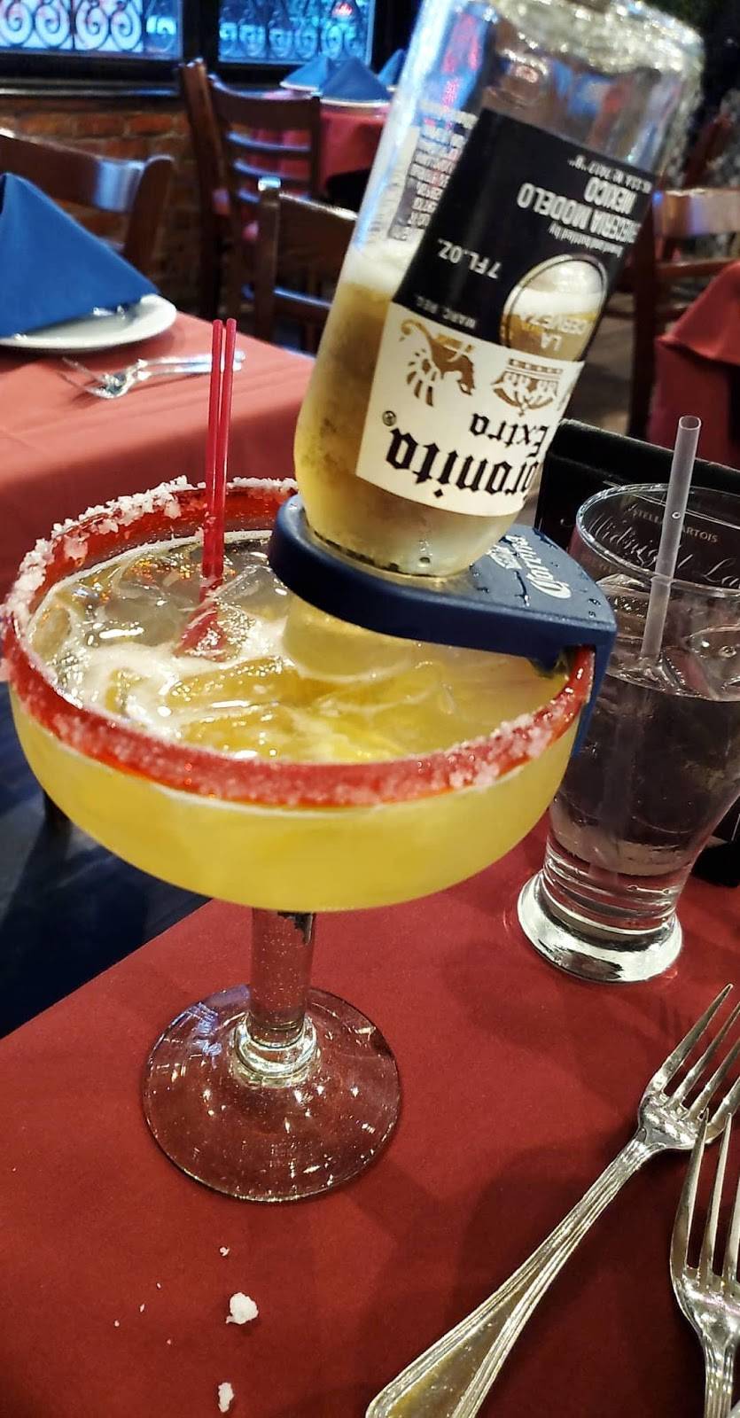 El Aguila Dorada | restaurant | 412 Broadway, Bayonne, NJ 07002, USA | 2013319100 OR +1 201-331-9100