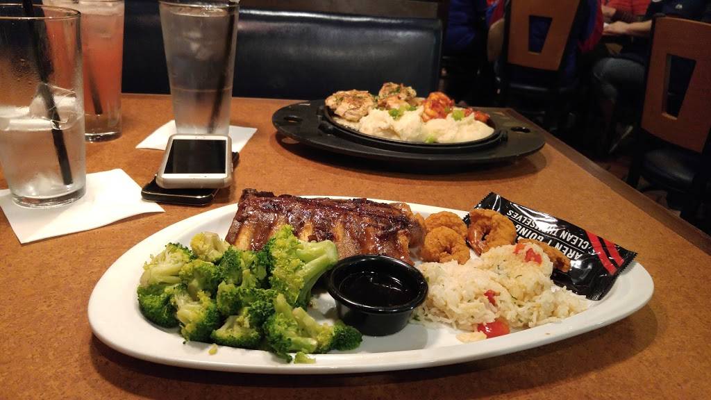 TGI Fridays | restaurant | 9 Brickyard Dr, Bloomington, IL 61701, USA | 3096622231 OR +1 309-662-2231