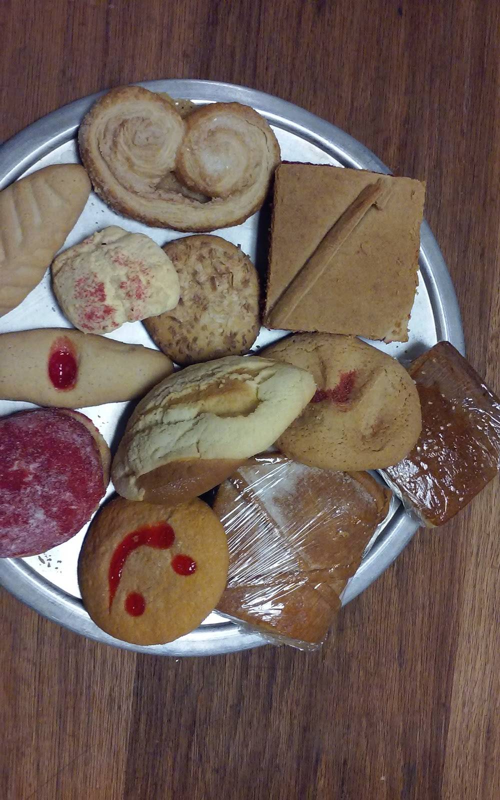 Pupuseria Y Panaderia Emanuel | restaurant | 105 E Edgebrook Dr #101, Houston, TX 77034, USA | 7139478141 OR +1 713-947-8141