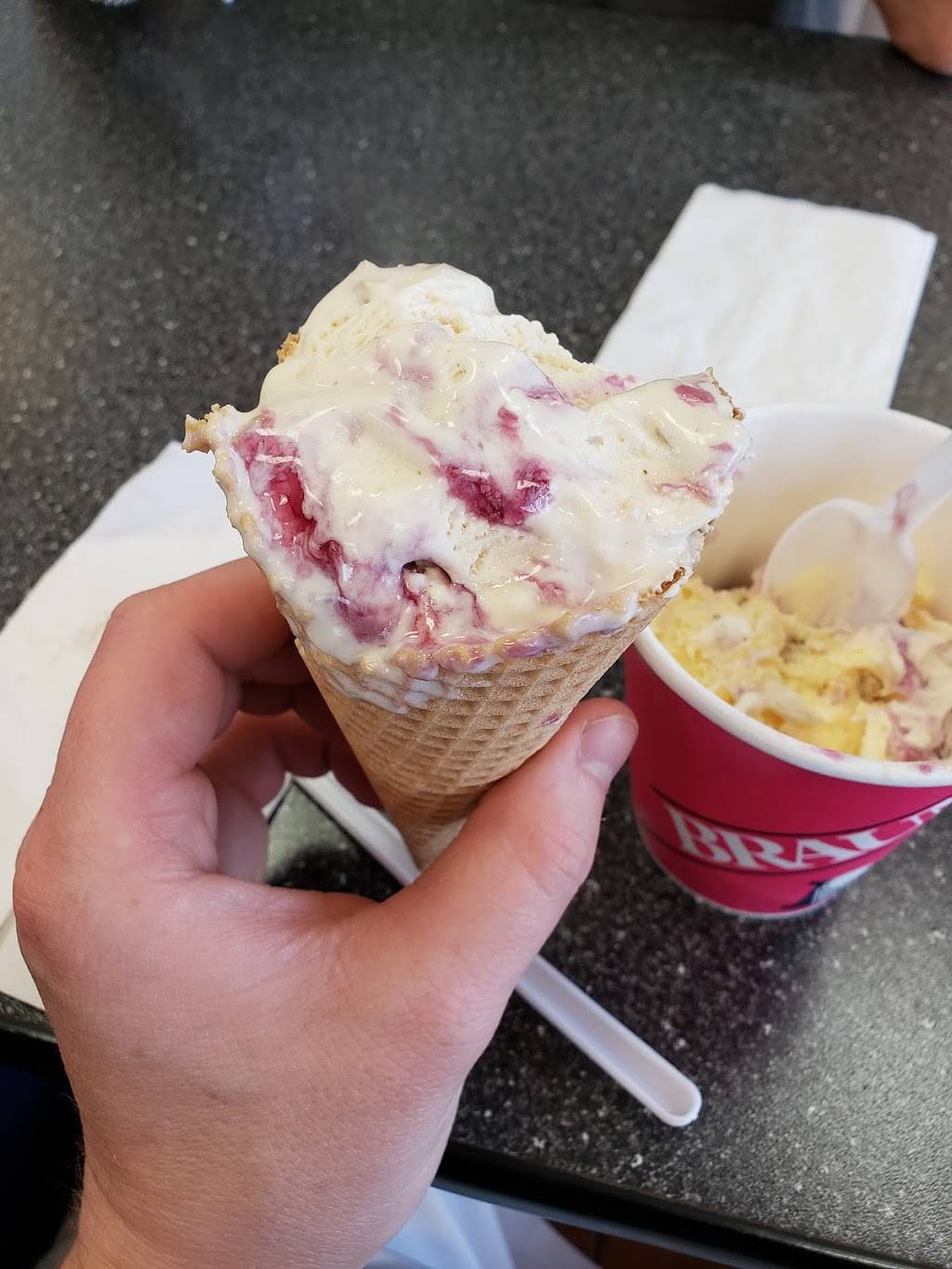 Braums Ice Cream & Burger Restaurant | restaurant | 4435 NW Cache Rd, Lawton, OK 73505, USA | 5803535098 OR +1 580-353-5098