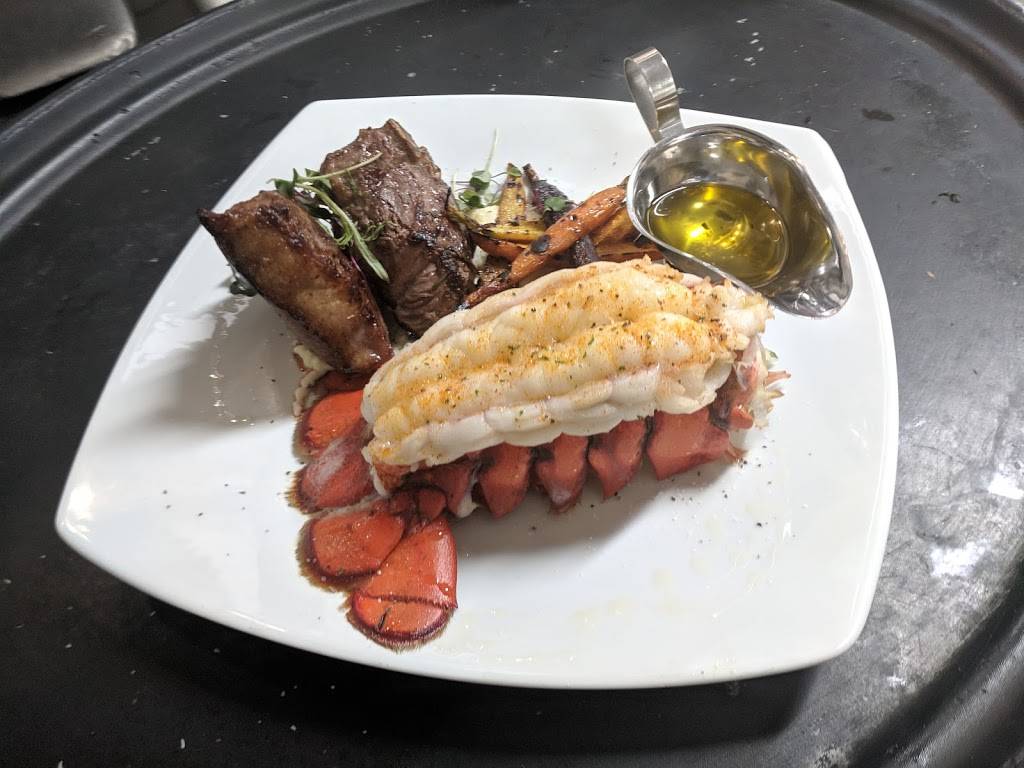 Martinis Grille | restaurant | 610 N 4th St #400, Burlington, IA 52601, USA | 3197526262 OR +1 319-752-6262