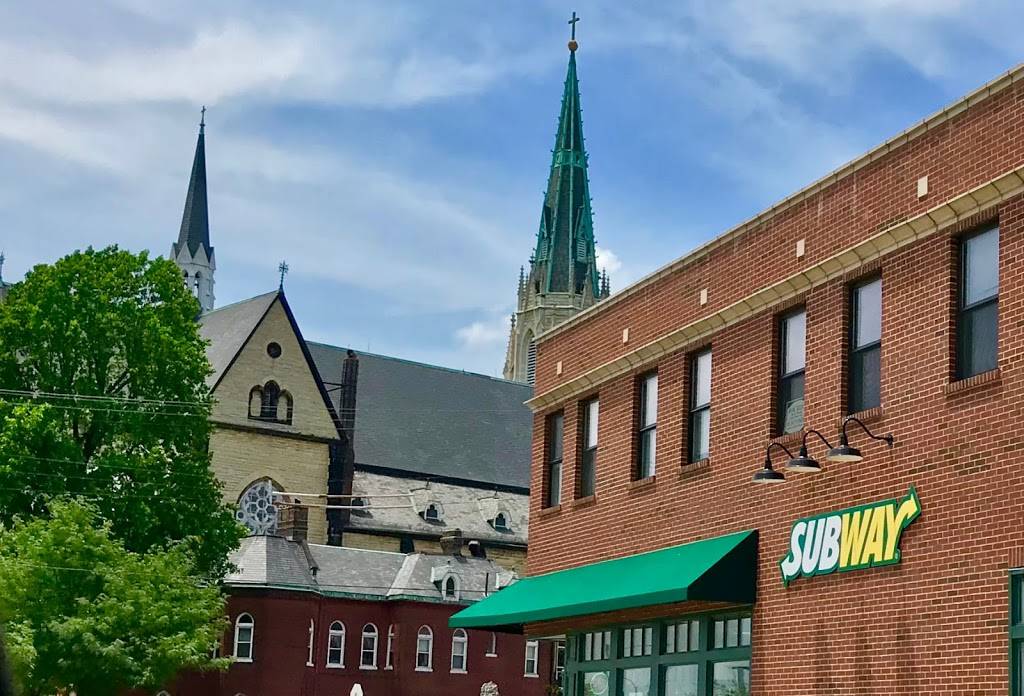 Subway | restaurant | 1831 S 7th St, St. Louis, MO 63104, USA | 3146212252 OR +1 314-621-2252