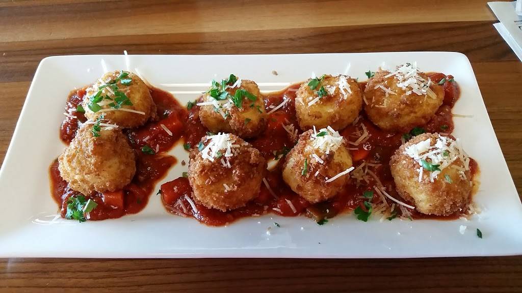 Hy-Vee Market Grille Express | restaurant | 675 S Whitney Way, Madison, WI 53711, USA | 6082776742 OR +1 608-277-6742