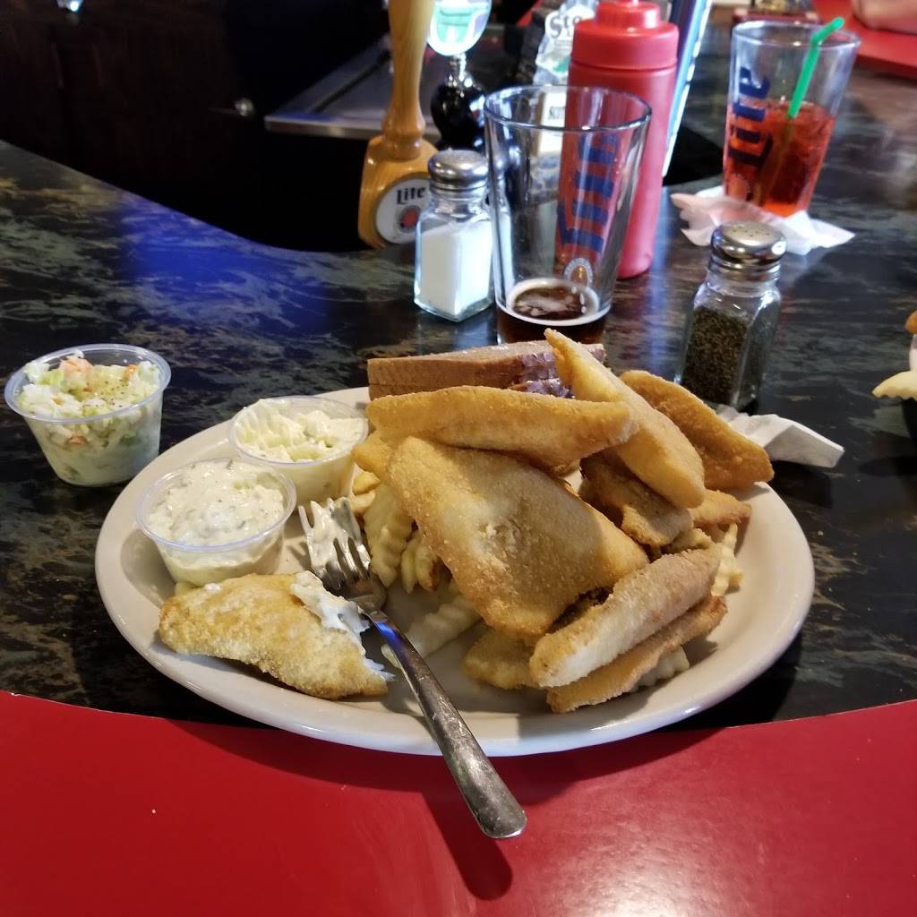 Camelot Bar and Grill | restaurant | 1700 E Wisconsin Ave, Appleton, WI 54911, USA | 9207317461 OR +1 920-731-7461