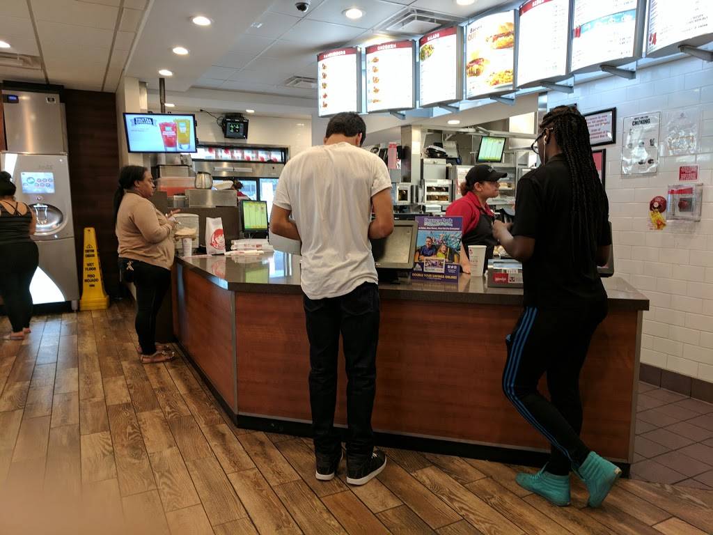 Wendys | restaurant | 1761 Forest Ave, Staten Island, NY 10303, USA | 7189812102 OR +1 718-981-2102