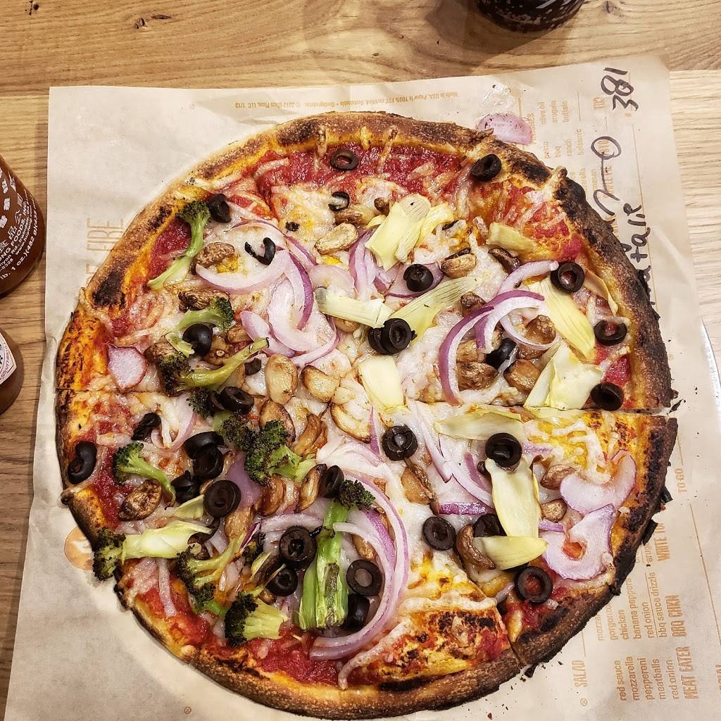 Blaze Pizza | restaurant | 511 S State St, Chicago, IL 60605, USA | 3126839092 OR +1 312-683-9092