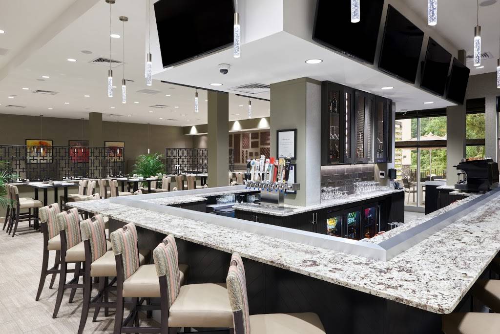 Streetlight Kitchen & Bar | restaurant | Ferne Blvd, Drexel Hill, PA 19026, USA | 4844619820 OR +1 484-461-9820