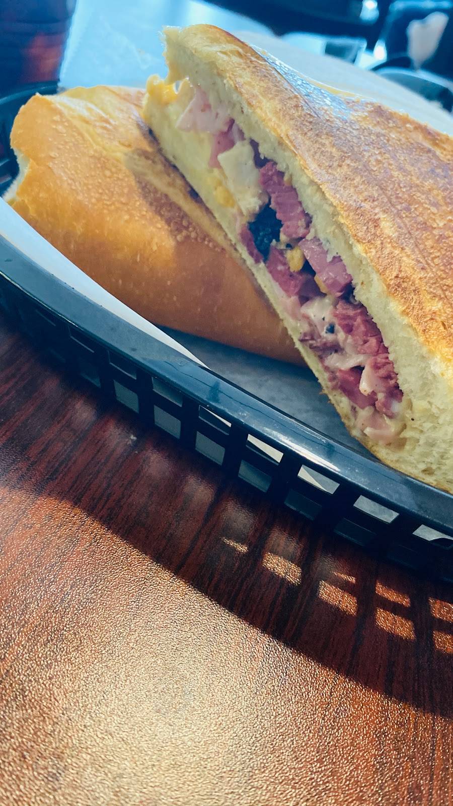 El Patriota #1 | restaurant | 312 E Pipeline Rd, Hurst, TX 76053, USA | 8175103556 OR +1 817-510-3556