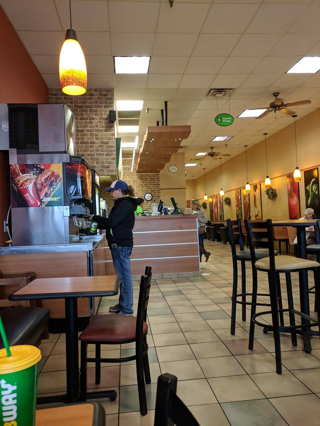 Subway | restaurant | Chase Plaza, 2970 S Chase Ave Unit 2A, Milwaukee, WI 53207, USA | 4147442770 OR +1 414-744-2770