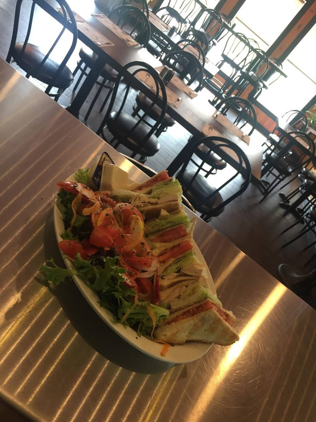 Resto-Bistro Le Sainte-Thècle | restaurant | 780 Rue Saint Jacques, Sainte-Thècle, QC G0X 3G0, Canada | 4182893040 OR +1 418-289-3040