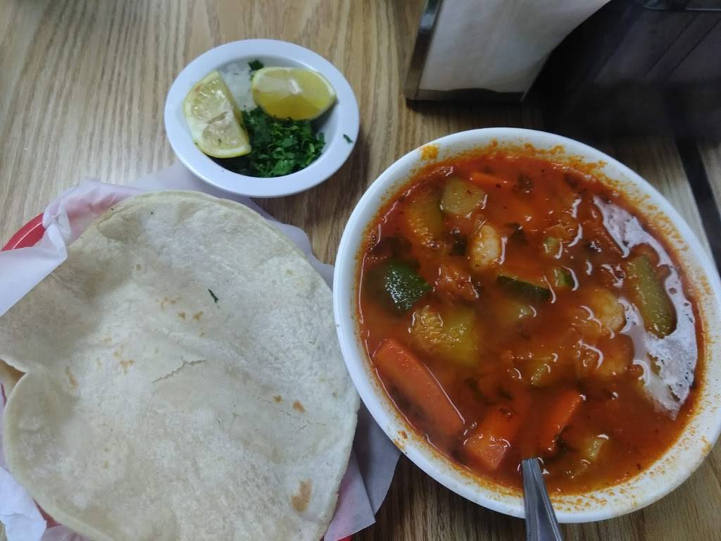 La Tapatia | restaurant | 1069 E Main St, Santa Paula, CA 93060, USA | 8059336601 OR +1 805-933-6601