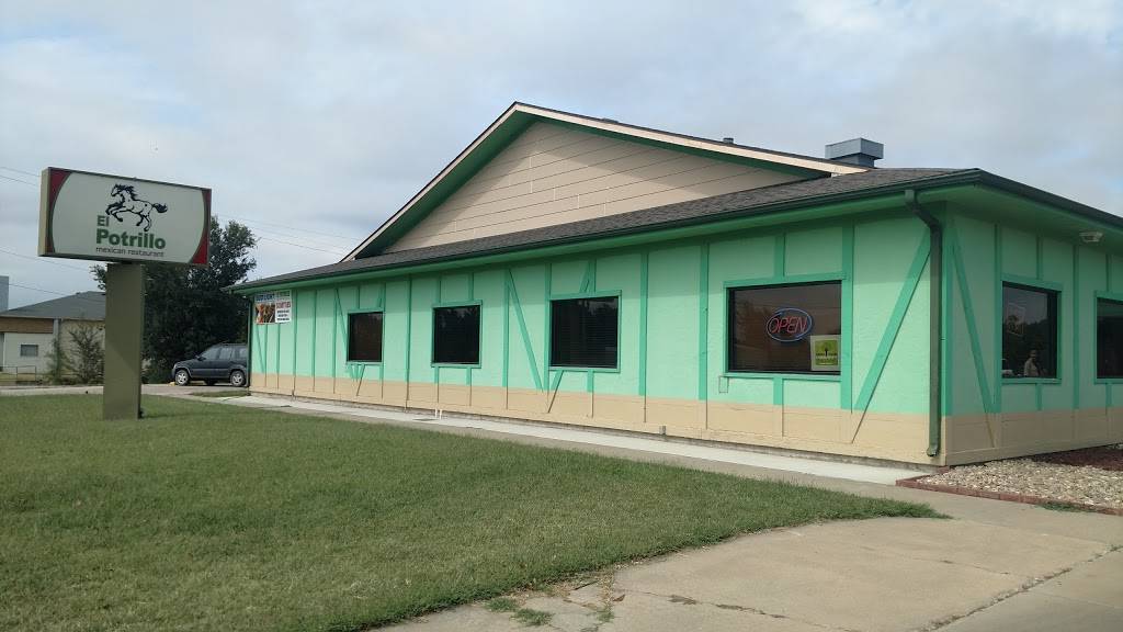 El Potrillo | restaurant | 821 W Main St, Lyons, KS 67554, USA | 6202573000 OR +1 620-257-3000