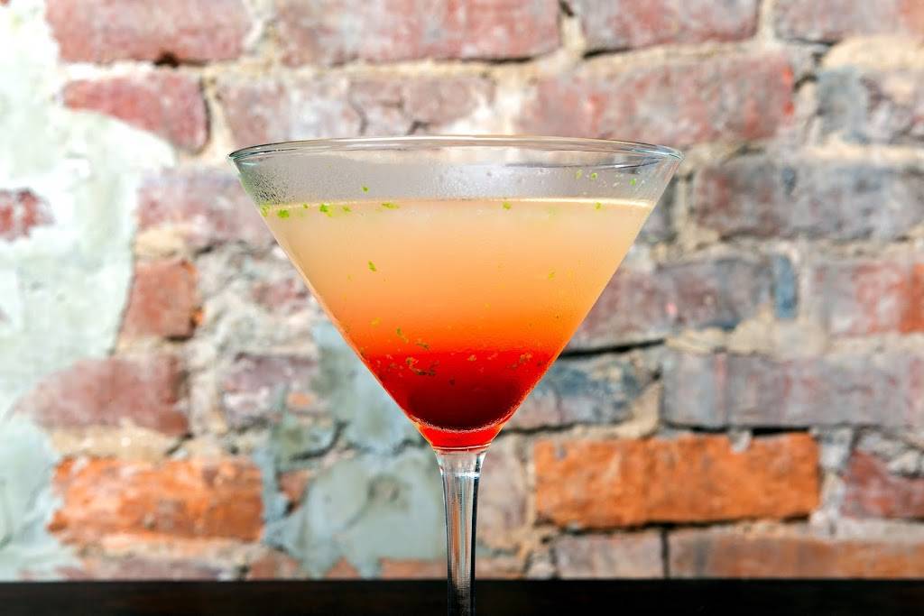 Augies Mussel House and Patio | restaurant | 1106 King St, Alexandria, VA 22314, USA | 7037213970 OR +1 703-721-3970