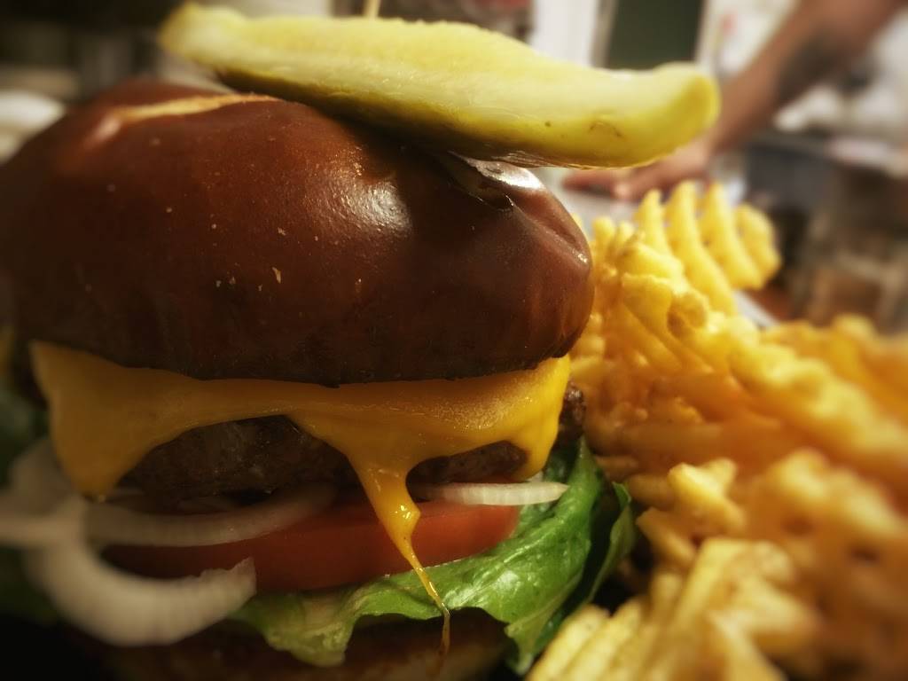 Bunkers @ Tribute Golf Course | restaurant | 1001 Golf Club Rd, Wausau, WI 54403, USA | 7156753663 OR +1 715-675-3663