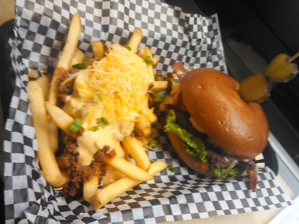 Devils Advocate Sports Grill | restaurant | 955 E University Dr, Tempe, AZ 85281, USA | 4809212585 OR +1 480-921-2585