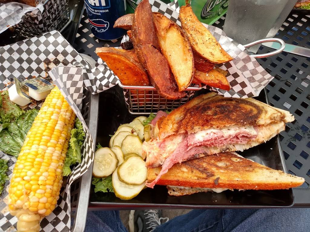 Smoke on the Water | restaurant | 77 Young St, Tonawanda, NY 14150, USA | 7166924227 OR +1 716-692-4227