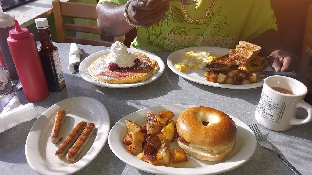 Kristins Restaurant | restaurant | 349 Washington St, Braintree, MA 02184, USA | 7818432022 OR +1 781-843-2022