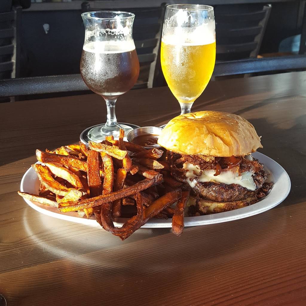 Public House La Jolla | restaurant | 830 Kline St, La Jolla, CA 92037, USA | 8585519210 OR +1 858-551-9210