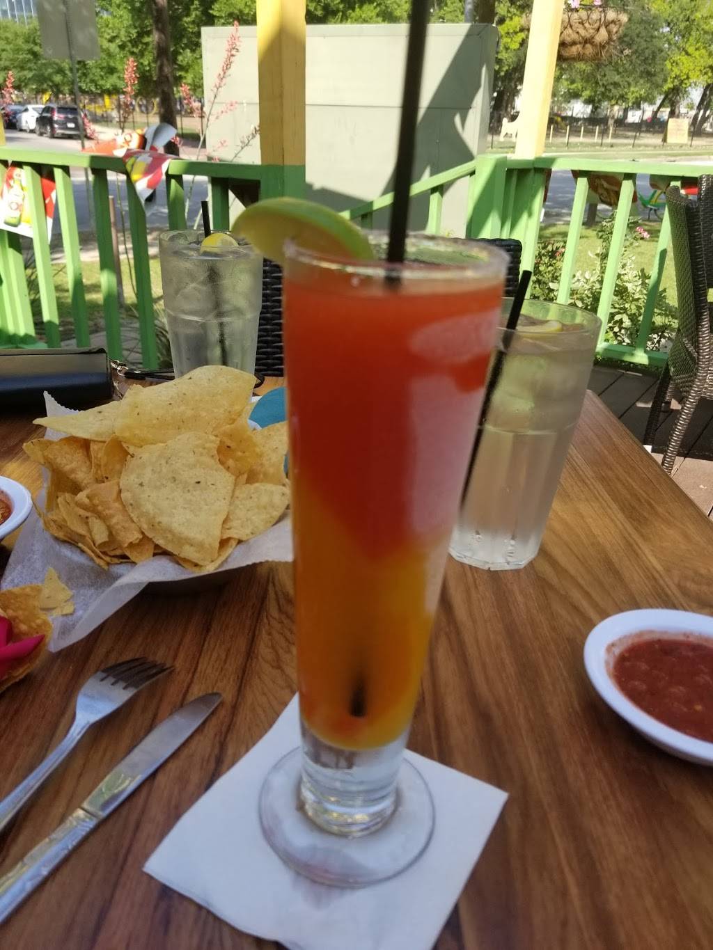 Mannys Uptown | restaurant | 3521 Oak Grove Ave, Dallas, TX 75204, USA | 2142521616 OR +1 214-252-1616