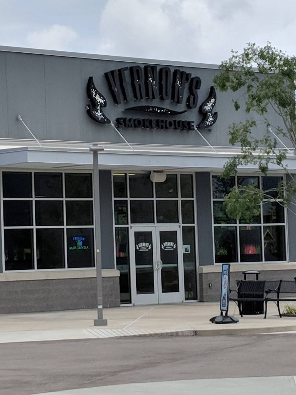 Vernons Smokehouse | restaurant | 1126 Craft Rd, Memphis, TN 38116, USA | 9013323322 OR +1 901-332-3322