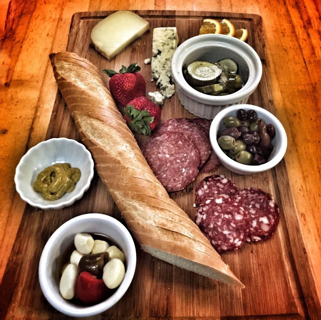 Downtown Wine and Cheese | restaurant | 113 N Main St, Gainesville, FL 32601, USA | 3522221348 OR +1 352-222-1348