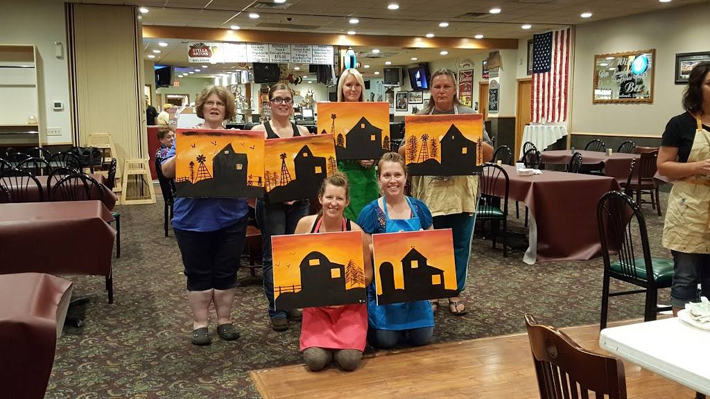 Queen Bees Bar & Grill | restaurant | 121 W James St, Paynesville, MN 56362, USA | 3202433975 OR +1 320-243-3975