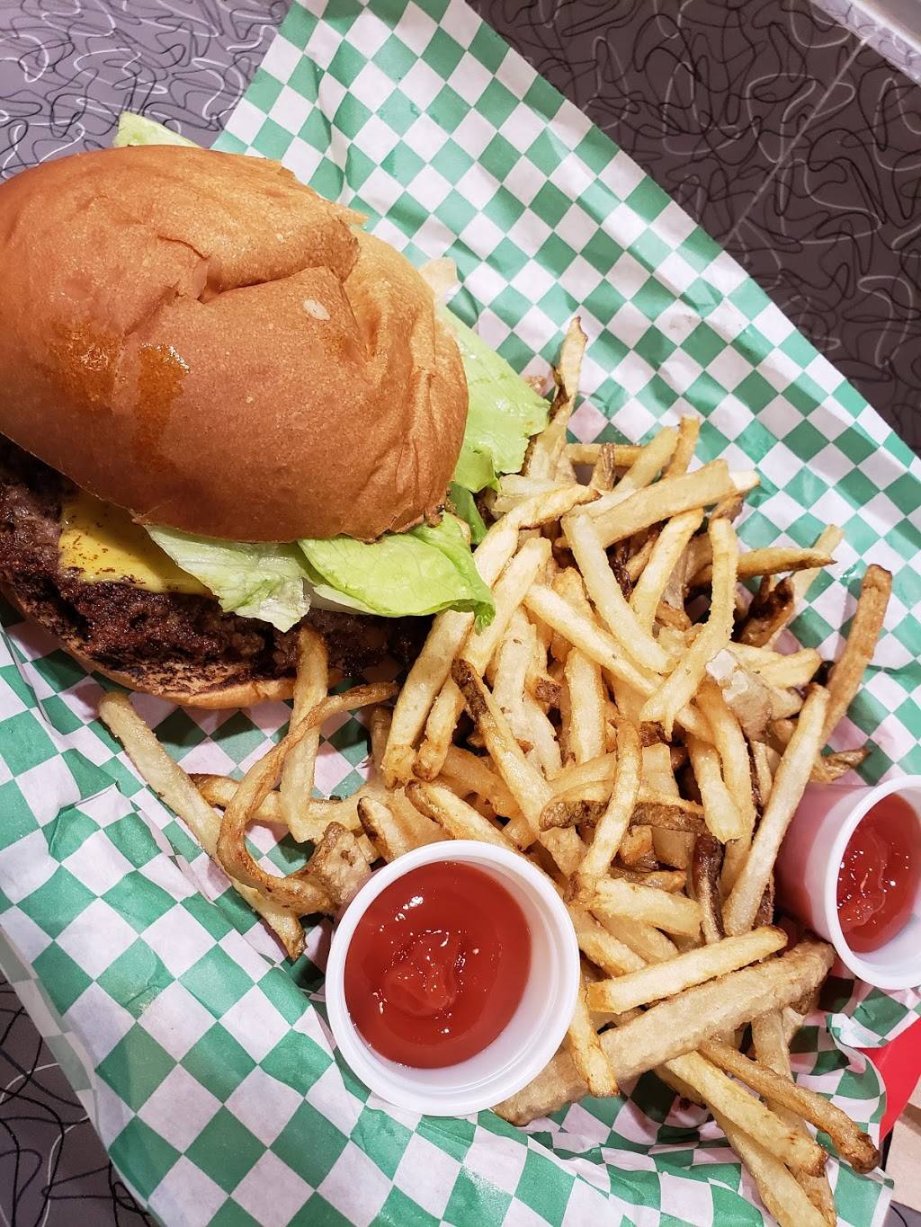 Ritzys | restaurant | 4615 N High St, Columbus, OH 43214, USA | 6147548960 OR +1 614-754-8960