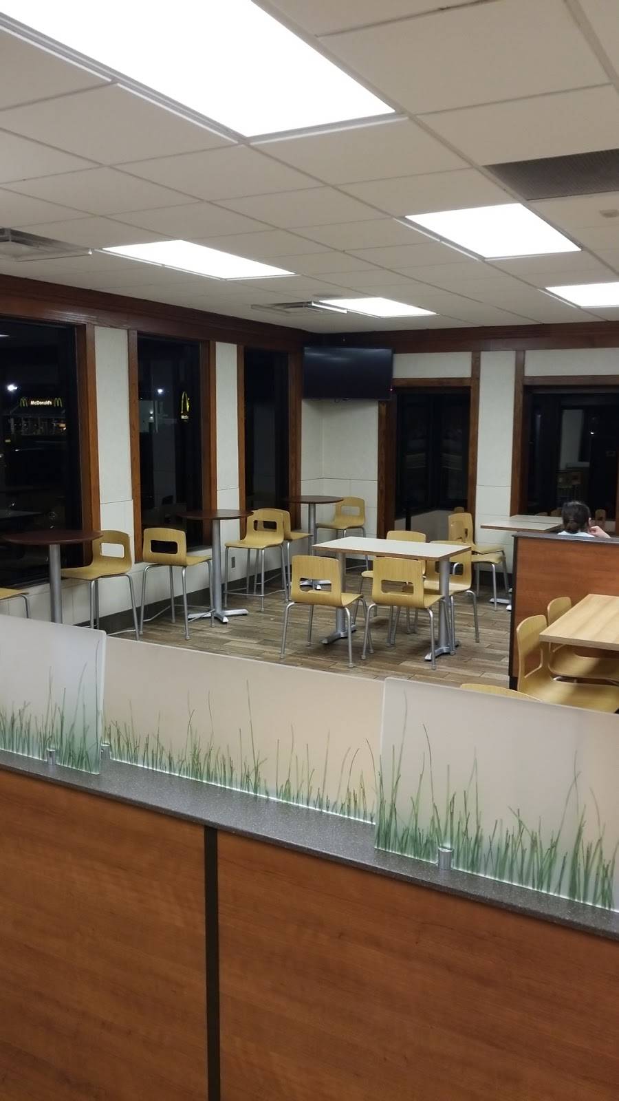 Wendys | restaurant | 2301-A Plank Rd, Fredericksburg, VA 22401, USA | 5403738886 OR +1 540-373-8886