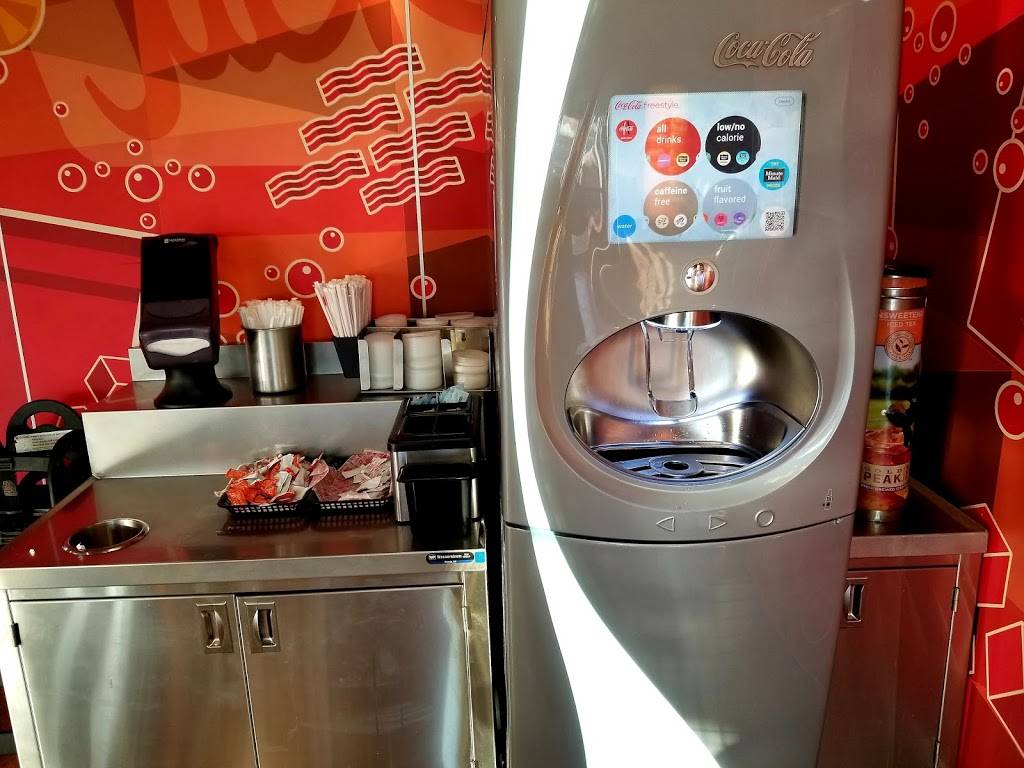 Jack in the Box | restaurant | 2780 S Iowa Ave, Colton, CA 92324, USA | 9513697086 OR +1 951-369-7086