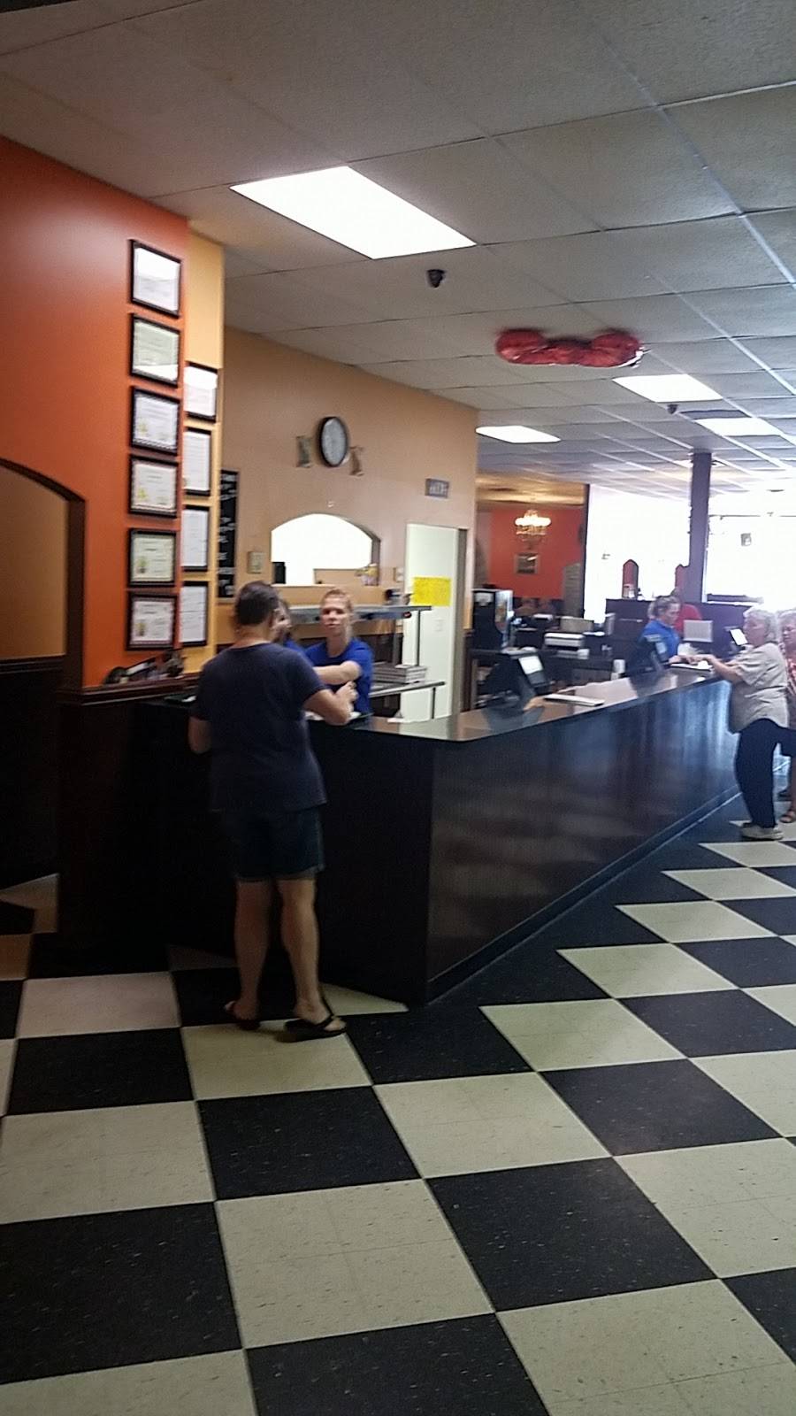 Italian Delight Family Restaurant | restaurant | 3130 Halifax Rd # R, South Boston, VA 24592, USA | 4345753018 OR +1 434-575-3018