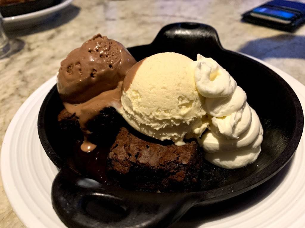 Pinstripes | restaurant | 111 Park Ave Suite 105, Beachwood, OH 44122, USA | 2164158010 OR +1 216-415-8010