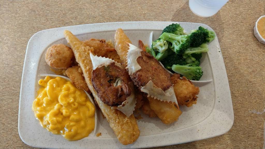 Captain Ds | restaurant | 475 W Pike St, Lawrenceville, GA 30046, USA | 7709628144 OR +1 770-962-8144