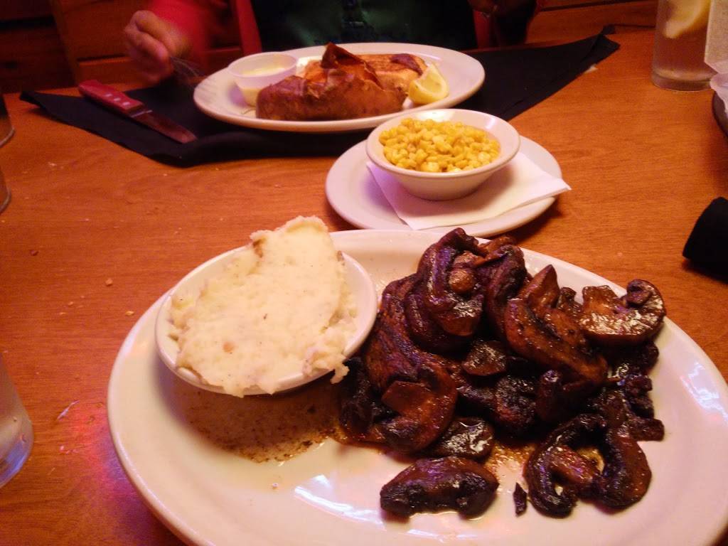 Texas Roadhouse | restaurant | 99 Garfield Ave, Cranston, RI 02920, USA | 4019441900 OR +1 401-944-1900