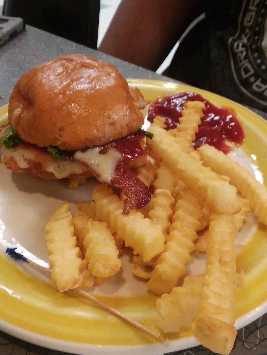 Carmens Cafe | cafe | 878 Jefferson St, Muskegon, MI 49440, USA | 2317266317 OR +1 231-726-6317