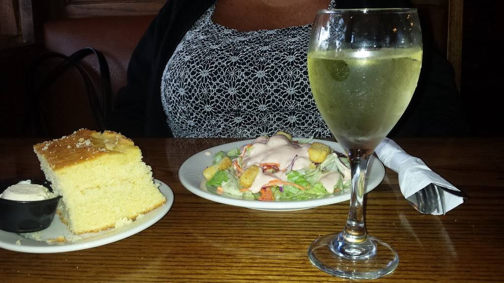 Marie Callenders Restaurant & Bakery | restaurant | 515 W 13th Ave, Escondido, CA 92025, USA | 7607413636 OR +1 760-741-3636