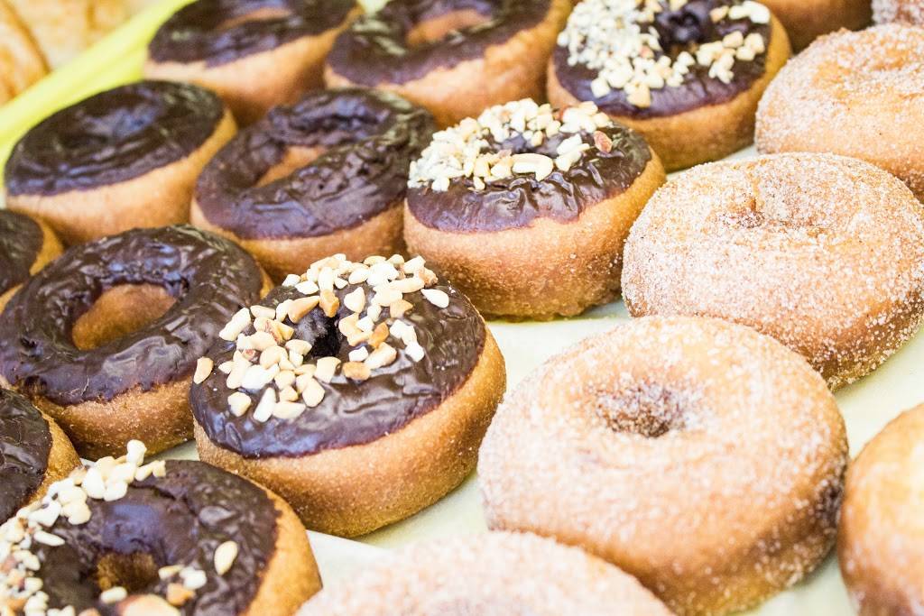 Mary Lee Donut Shops | bakery | 6150 Gulf Fwy, Houston, TX 77023, USA | 7139282869 OR +1 713-928-2869