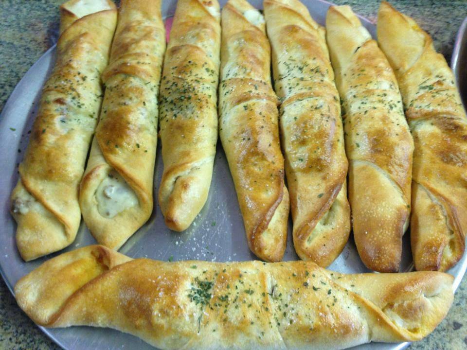 Dominicks Pizza Restaurant | restaurant | 5780 Easton Rd, Doylestown, PA 18902, USA | 2157660210 OR +1 215-766-0210