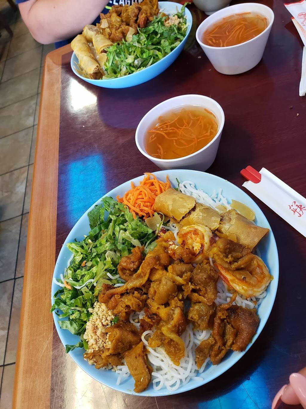 Viet Bistro | restaurant | 7175 W Lake Mead Blvd, Las Vegas, NV 89128, USA | 7024630009 OR +1 702-463-0009