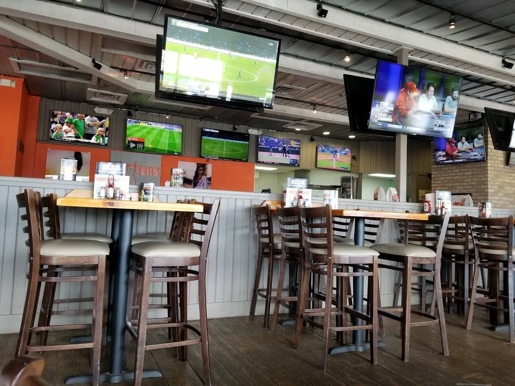 Hooters | restaurant | 850 I-10, Beaumont, TX 77707, USA | 4098929464 OR +1 409-892-9464