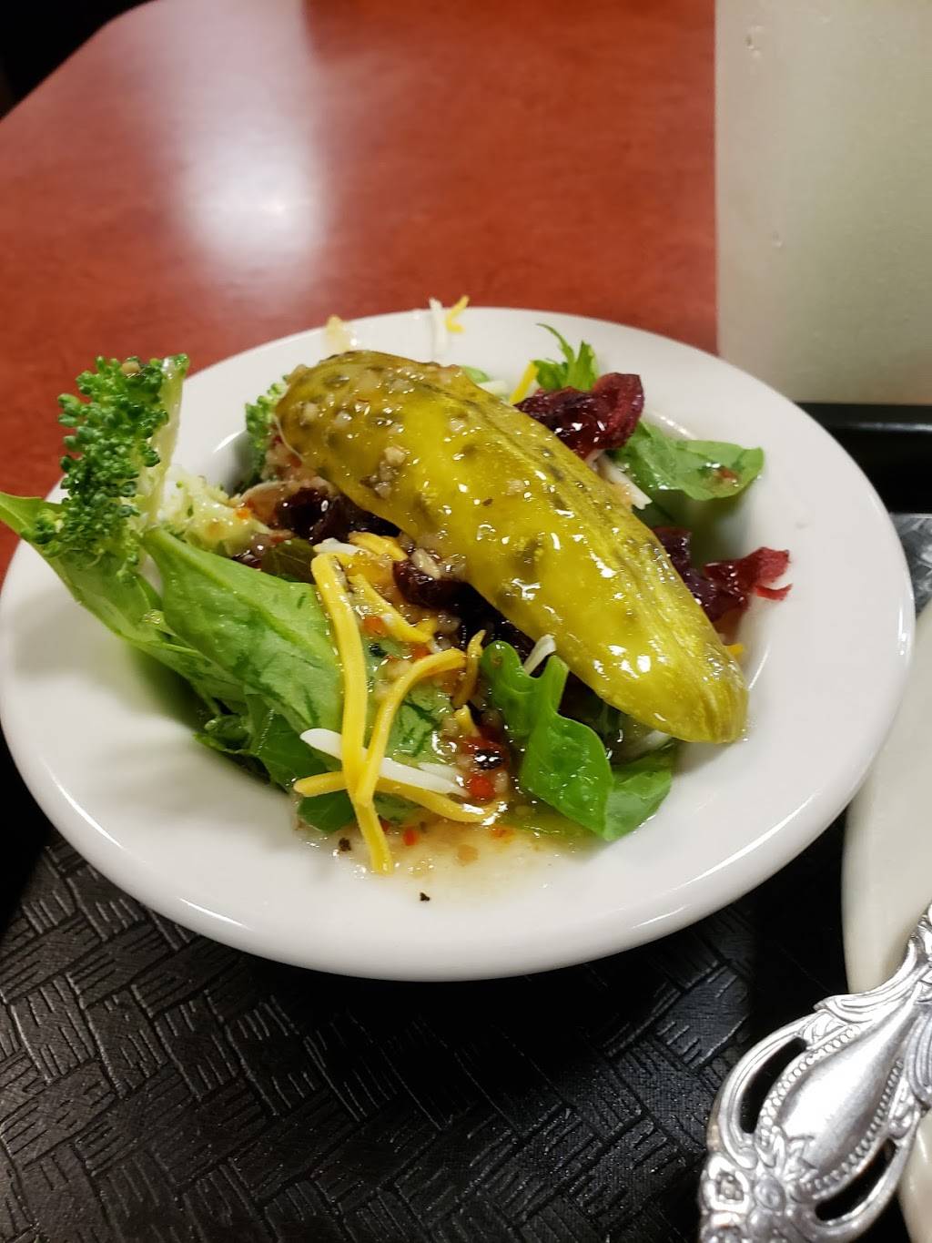 Lillies | restaurant | 412 US-80, Clinton, MS 39056, USA | 6015737465 OR +1 601-573-7465