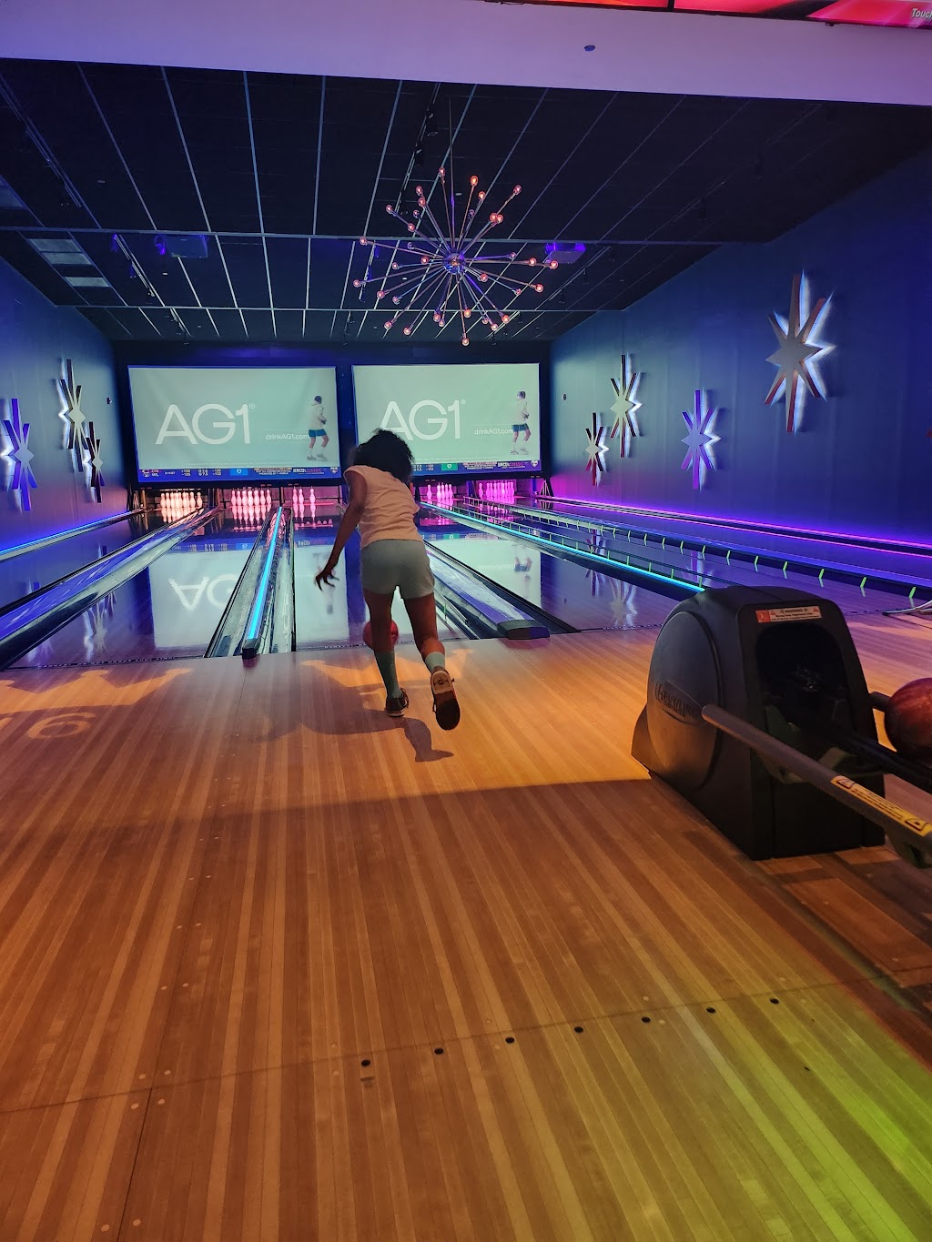 Kings Dining & Entertainment | restaurant | 5505 Park Pl, Rosemont, IL 60018, USA | 8472330099 OR +1 847-233-0099