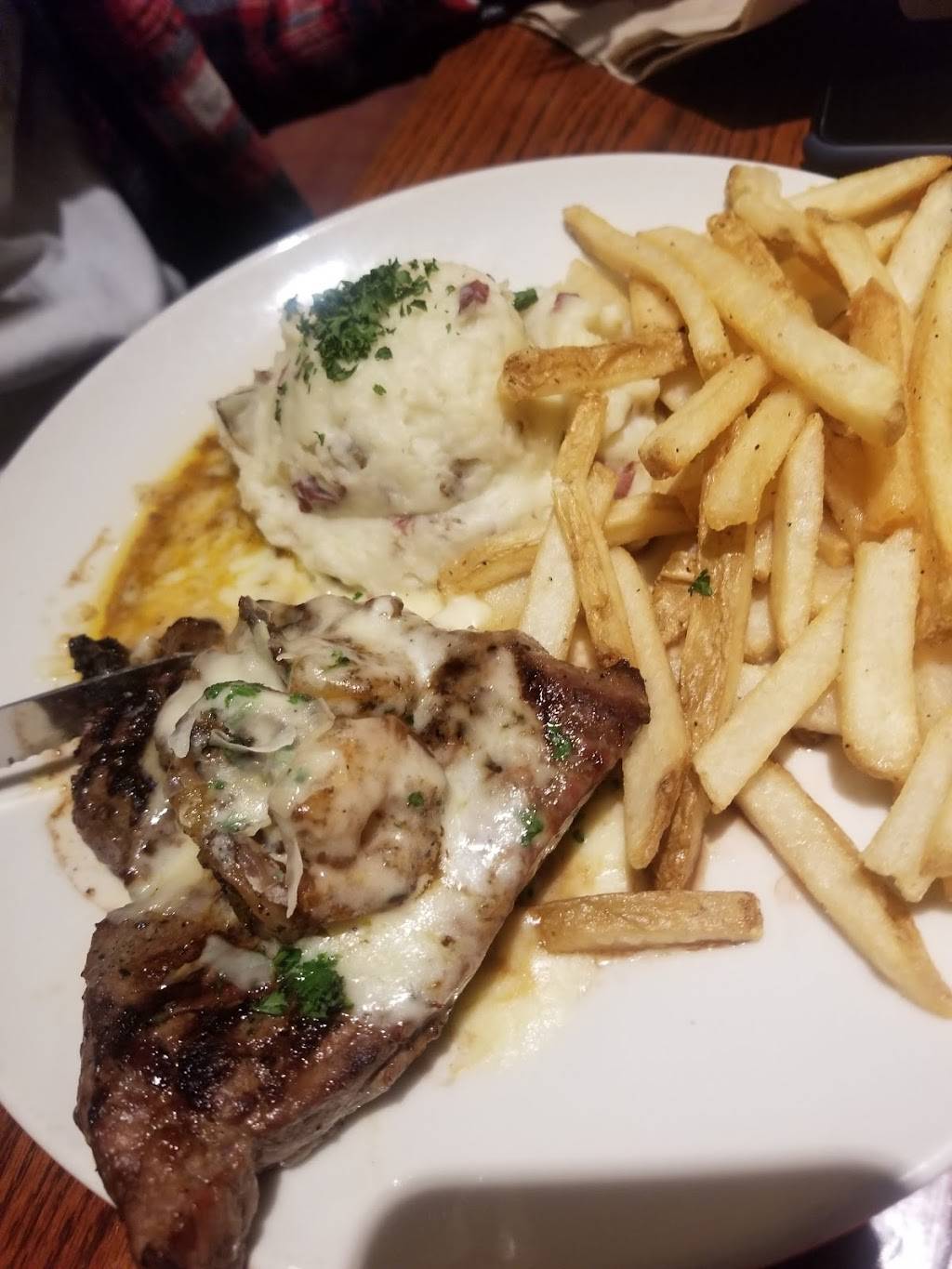 Applebees Grill + Bar | restaurant | 1585 E 6th St, Beaumont, CA 92223, USA | 9518453638 OR +1 951-845-3638