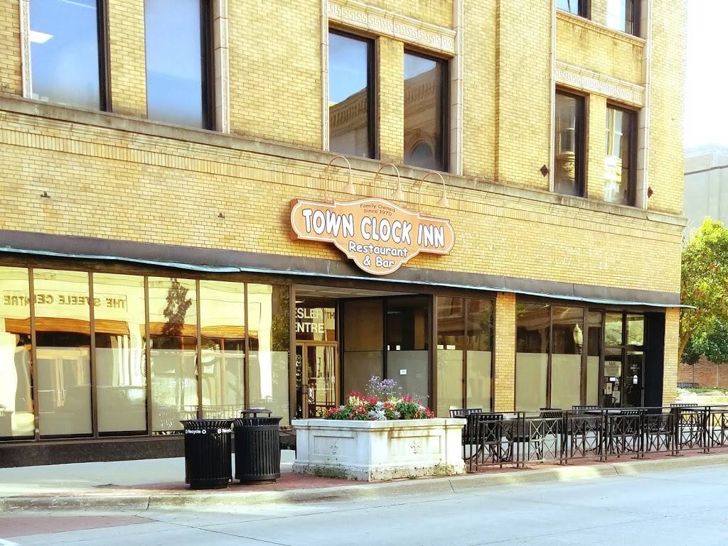 Town Clock Inn | restaurant | 799 Main St, Dubuque, IA 52001, USA | 5635561022 OR +1 563-556-1022