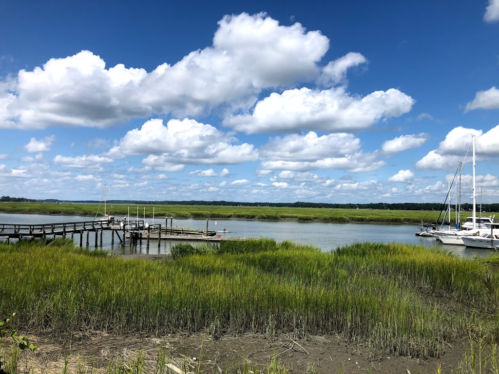 The Fillin Station | restaurant | 57 Sea Island Pkwy, Beaufort, SC 29907, USA | 8435220230 OR +1 843-522-0230