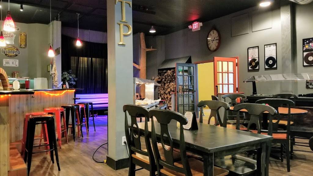 Broken Tree Pizza | restaurant | 124 W Wisconsin Ave #170, Neenah, WI 54956, USA | 9207202275 OR +1 920-720-2275