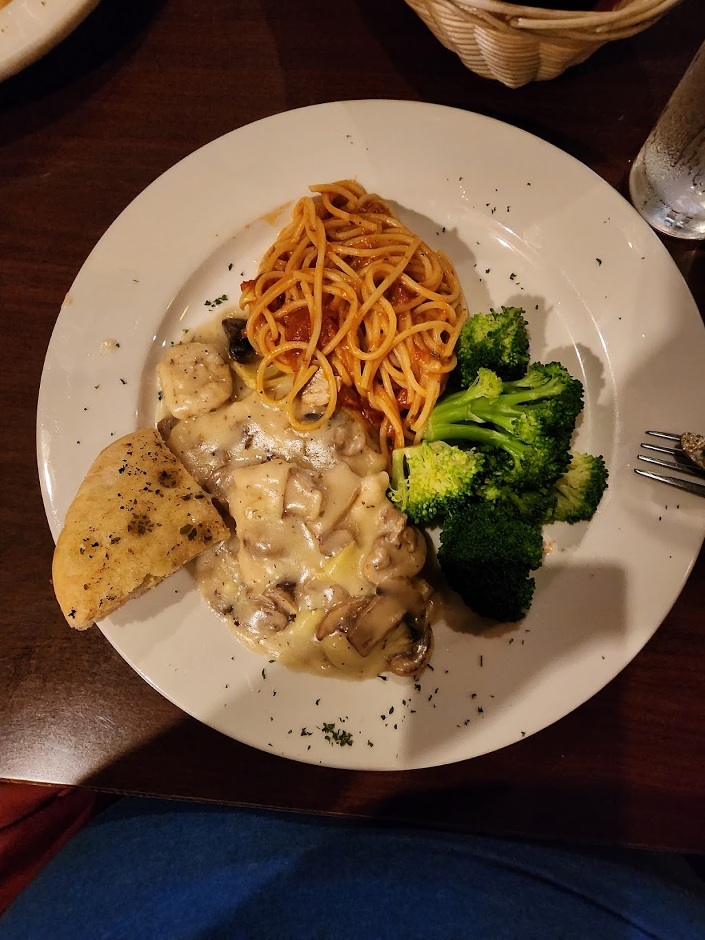 Strings Italian Cafe | restaurant | 322 W Miner St, Yreka, CA 96097, USA | 5308427704 OR +1 530-842-7704